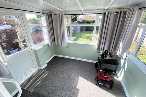 2 bedroom semi-detached bungalow for sale, Laburnum Close, Luton, Bedfordshire, LU3 2DR