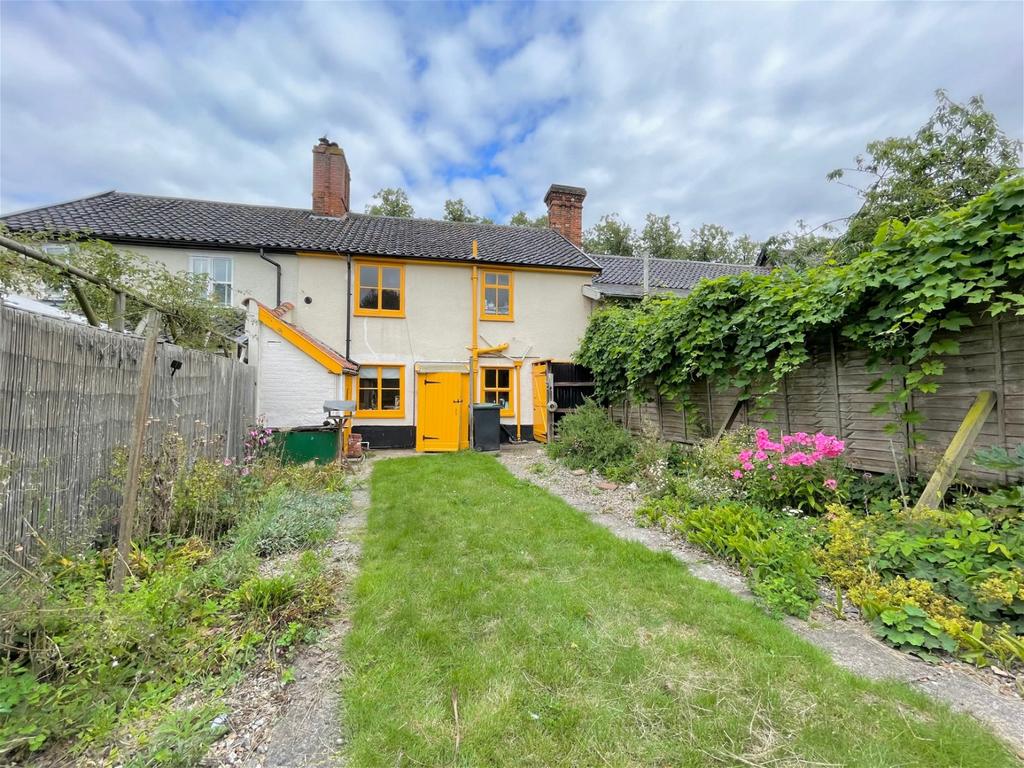 The Green, Palgrave 3 bed terraced house for sale £250,000