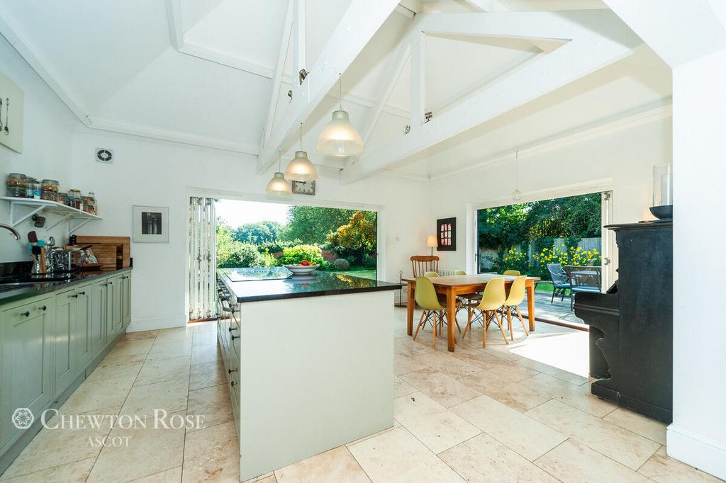 Ascot Road, Holyport 5 bed detached house for sale £1,350,000
