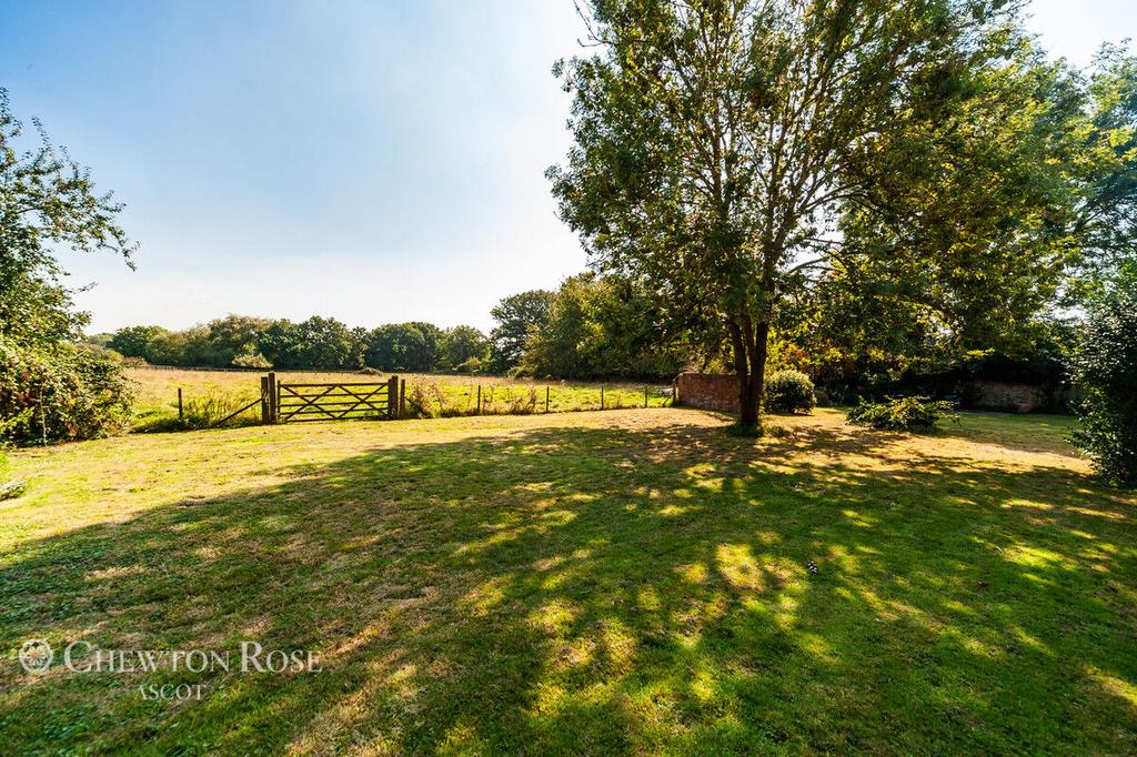 Ascot Road, Holyport 5 bed detached house for sale £1,250,000