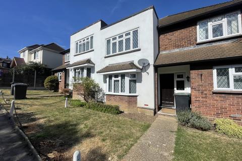 1 bedroom maisonette to rent - Warren Court, Chigwell, IG7