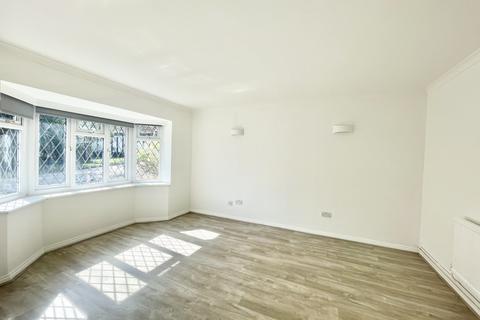1 bedroom maisonette to rent - Warren Court, Chigwell, IG7
