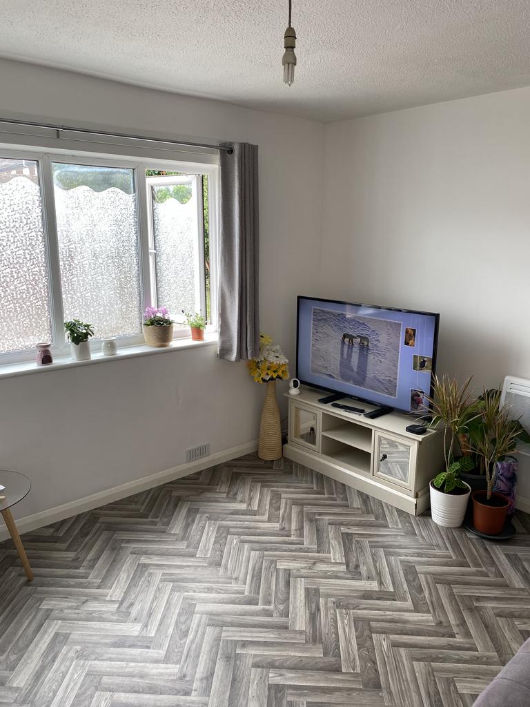 Halfway Road, Minster On Sea ME12 1 bed flat to rent £900 pcm (£208 pw)