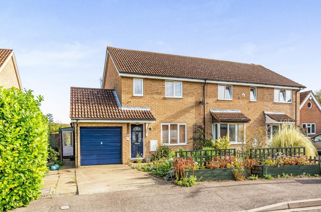 Victoria Drive, Houghton Conquest, Bedford 3 bed semidetached house