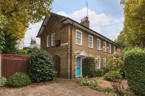26 Thermopylae Gate, London, E14 3AX