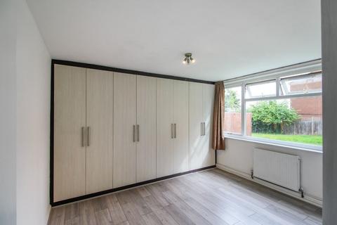 2 bedroom flat to rent, Lauder Court, London, N14