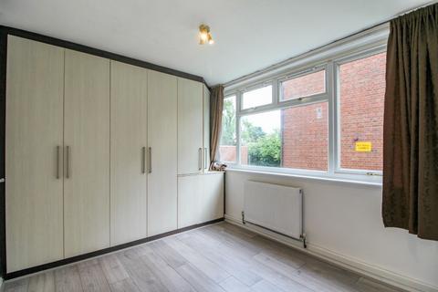 2 bedroom flat to rent, Lauder Court, London, N14