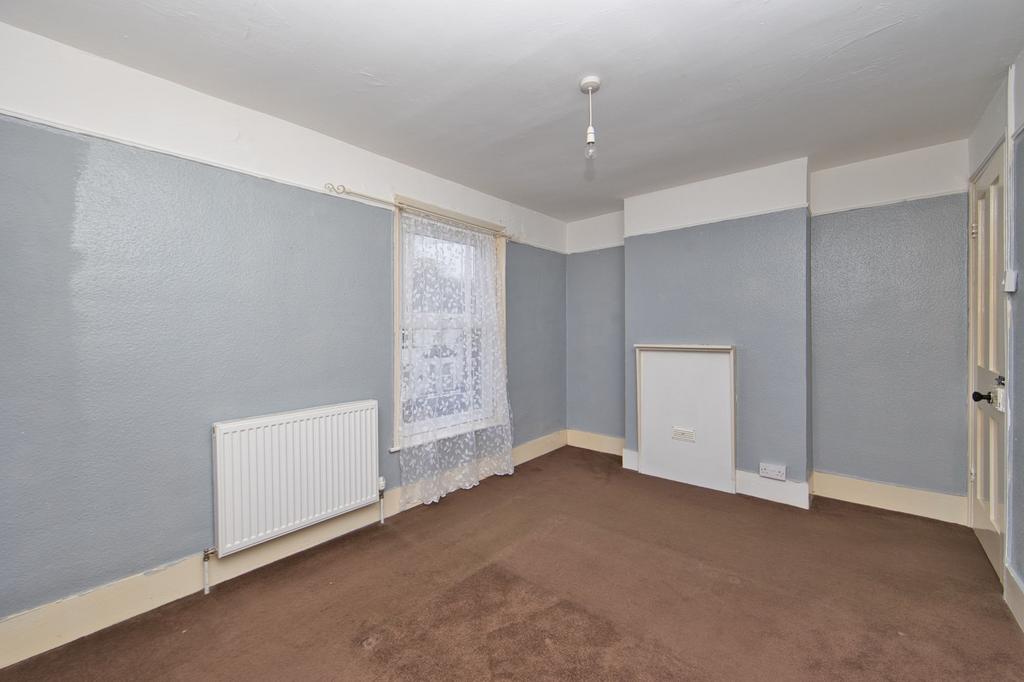 Byron Avenue, Margate, CT9 2 bed terraced house for sale £180,000