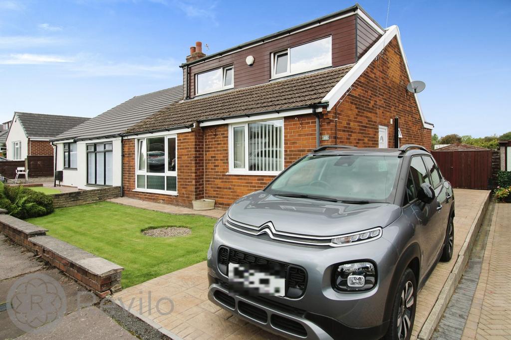 Woodlands Road, Milnrow, OL16 3 bed semidetached bungalow for sale £