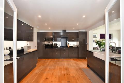 4 bedroom chalet for sale, Mill Street, Harlow, Essex