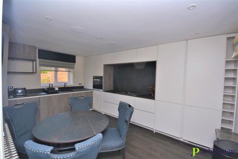 16 Lyons Drive, Coventry, CV5 9PP