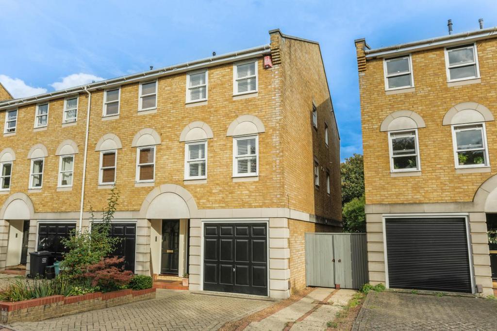 Vicarage Drive, Beckenham 1 bed end of terrace house for sale £380,000