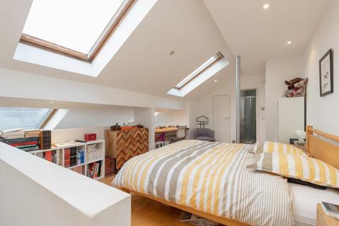 2 bedroom flat for sale, Gainsford Street London SE1