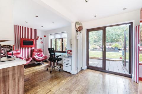 12 Bosman Drive, Windlesham, GU20 6JW