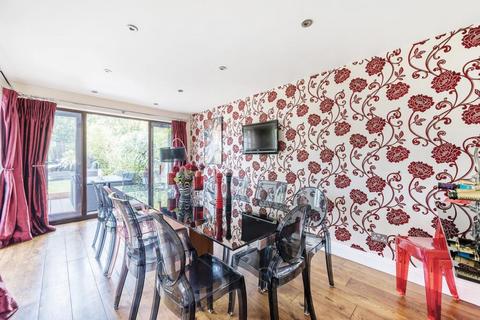 12 Bosman Drive, Windlesham, GU20 6JW