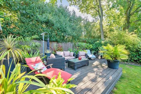 12 Bosman Drive, Windlesham, GU20 6JW