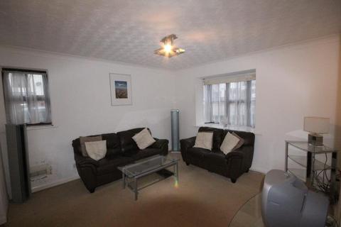 1 bedroom flat to rent, Gorse Meade, Cippenenham