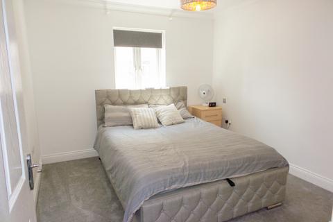 2 bedroom flat to rent, Riverview Walk, Hockley, SS5