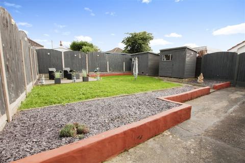 2 bedroom detached bungalow for sale - 10 St Georges Drive, Prestatyn, Denbighshire LL19 8EH