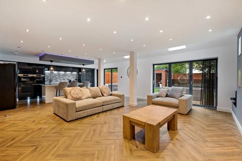 4 bedroom detached house for sale - Lilac Grove, Prestwich, M25 3DT