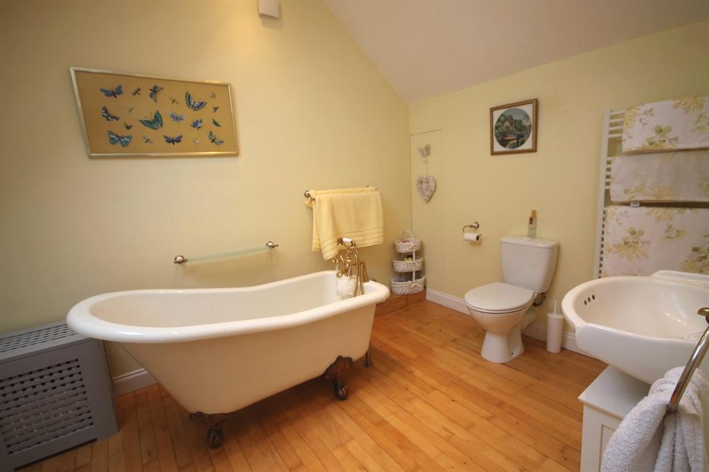 En-Suite Bathroom