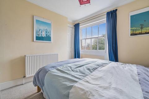 2 bedroom flat for sale - Central location,  convenient for Town,  Station & Hospital,  0.5 Miles to Town Centre,  RG1