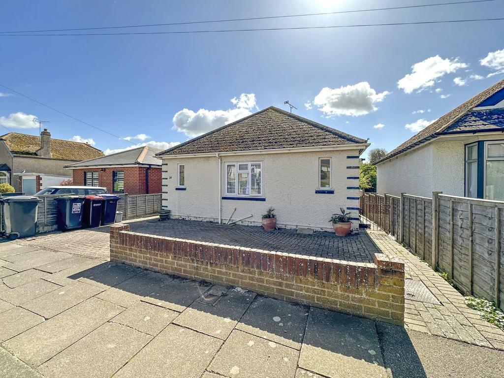 Glenbervie Drive, Herne Bay 2 bed detached bungalow for sale £345,000