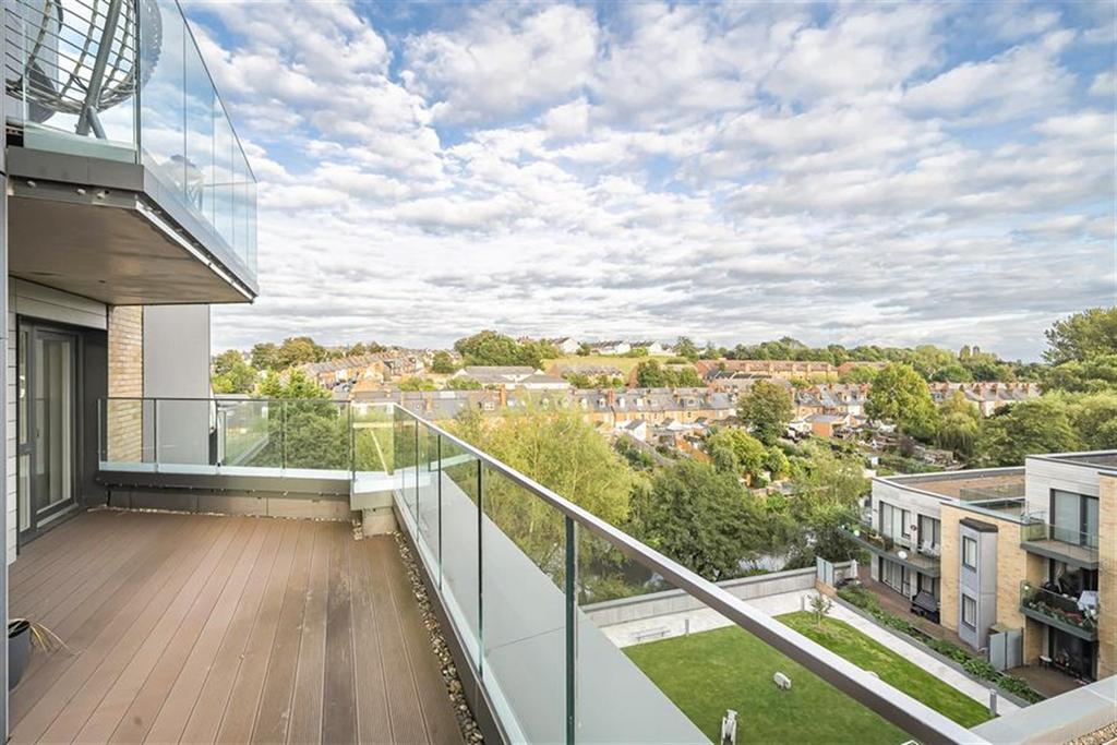Riverside View, Berkeley Avenue... 1 bed apartment - £1,500 pcm (£346 pw)