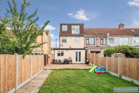 3 bedroom end of terrace house for sale, Harwood Avenue, Hornchurch