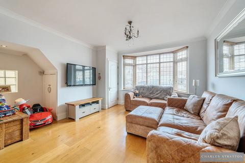 3 bedroom end of terrace house for sale, Harwood Avenue, Hornchurch