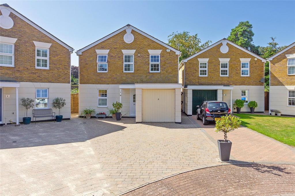 Bell Road, Sittingbourne, Kent, ME10 4 bed detached house for sale £