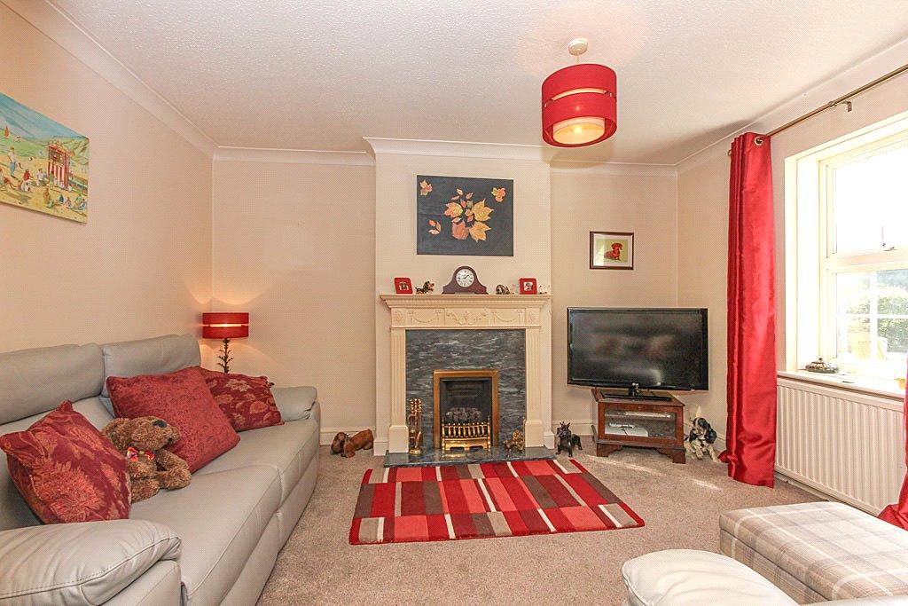 Bell Road, Sittingbourne, Kent, ME10 4 bed detached house for sale £