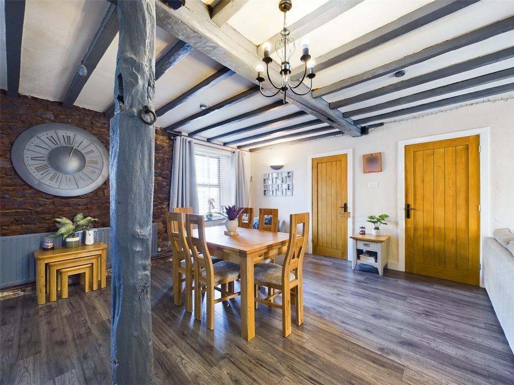 Dining Area (2)