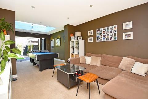 5 bedroom detached house for sale - Apley Close, Harrogate