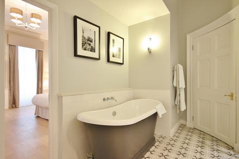 1 bedroom maisonette to rent, Hertford Street, London W1J