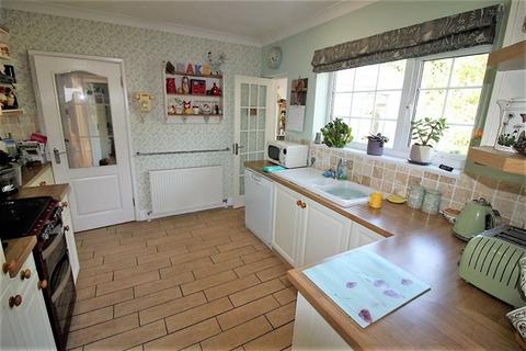 2 bedroom detached bungalow for sale, New Thorpe Avenue, Thorpe le Soken, Thorpe le Soken