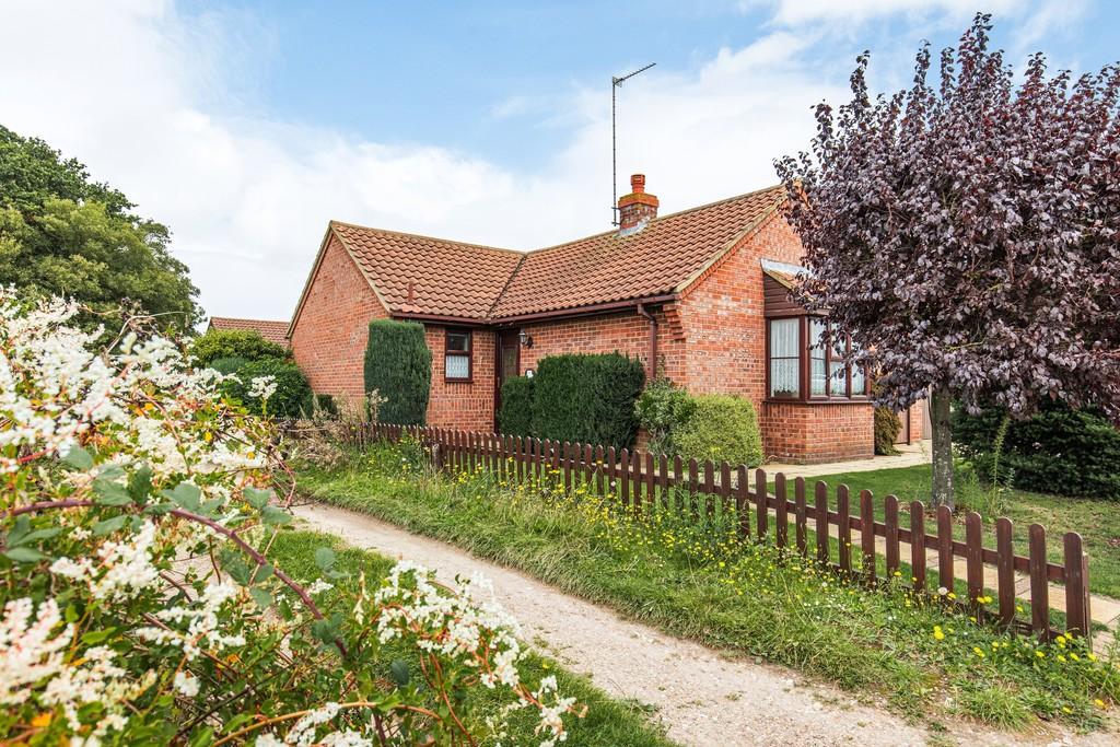 Holt 2 bed detached bungalow for sale £325,000