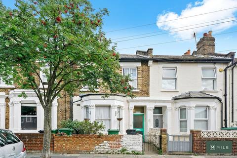 2 bedroom flat to rent, Kenmont Road, College Park NW10