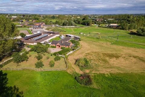 5 bedroom detached bungalow for sale - Buckford Lane, Stenson