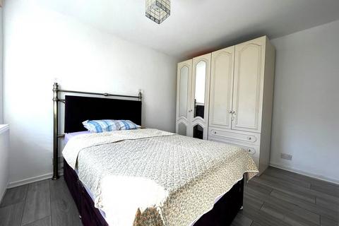 4 bedroom maisonette to rent - Grove Crescent Road