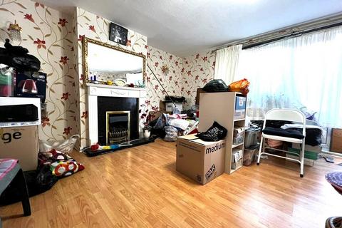 4 bedroom maisonette to rent - Grove Crescent Road