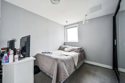 34, Cumberland House Erebus Drive, London, SE28 0GE