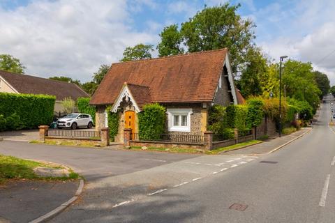 3 bedroom cottage for sale, Kingswood Way, South Croydon