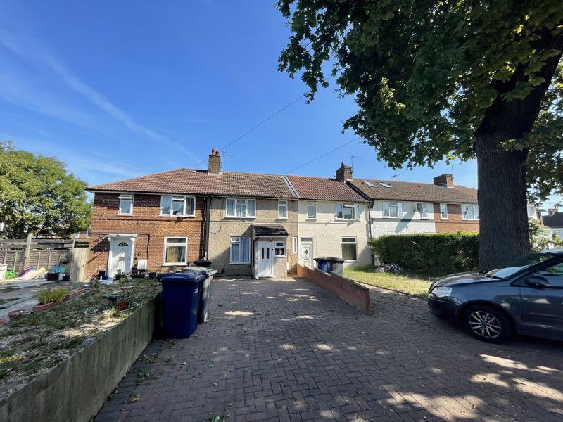 Gunter Grove, Edgware 3 bed terraced house for sale £500,000