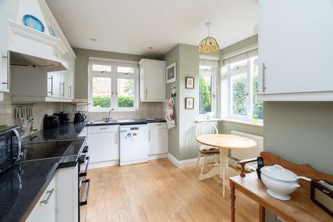 21 Downsview Gardens, Dorking, RH4 2DX