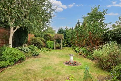 21 Downsview Gardens, Dorking, RH4 2DX