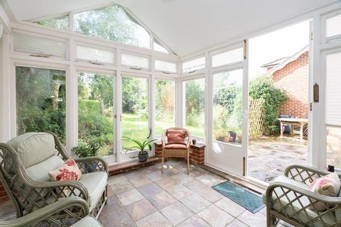 21 Downsview Gardens, Dorking, RH4 2DX