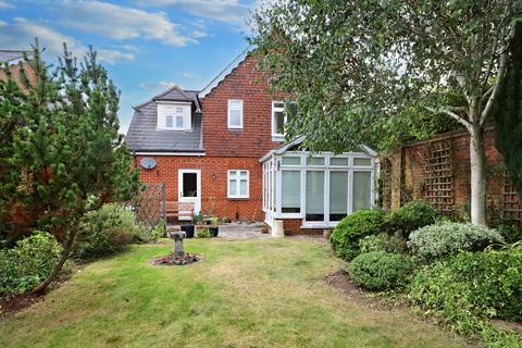 21 Downsview Gardens, Dorking, RH4 2DX