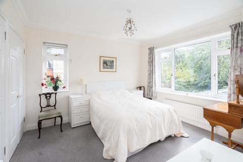 21 Downsview Gardens, Dorking, RH4 2DX