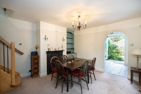 5 Brook Valley, Mid Holmwood, Dorking, RH5 4EZ